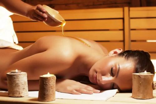 Скраб из меда и соли для бани. Мед с солью для бани