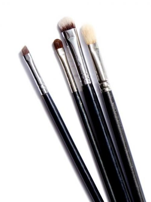Кисти для макияжа. Как выбрать кисти для макияжа глаз?