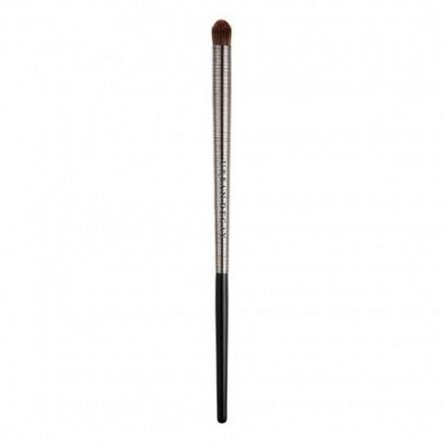 Кисти для макияжа. Как выбрать кисти для макияжа глаз?