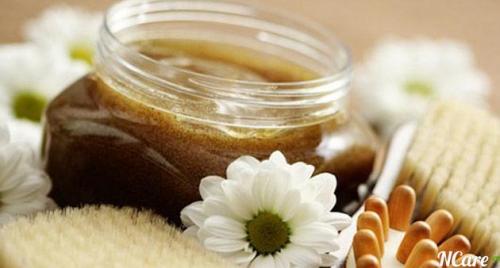 Скраб для лица из соли и меда. Домашние рецепты скраба из соли для лица 01