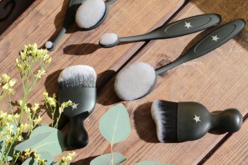 Кисть для тонального крема летуаль. Кисти Л’этуаль Magic Brush и Kabuki