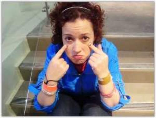 Черные мешки под глазами причина у женщин. Отчего появляются черные мешки у женщин под глазами: причины и тайны анатомии 01