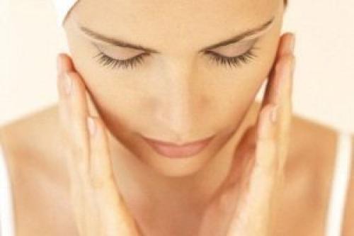 Черная точка на одном и том же месте. Удаление комедонов: все за и против