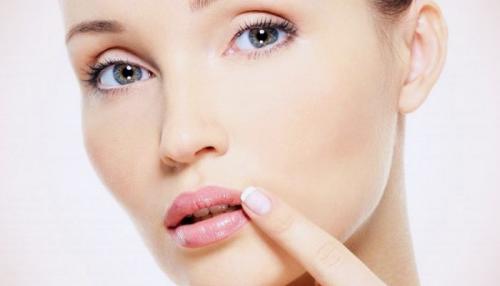 Черные точки на линии губ. Как убрать черные точки вокруг губ?