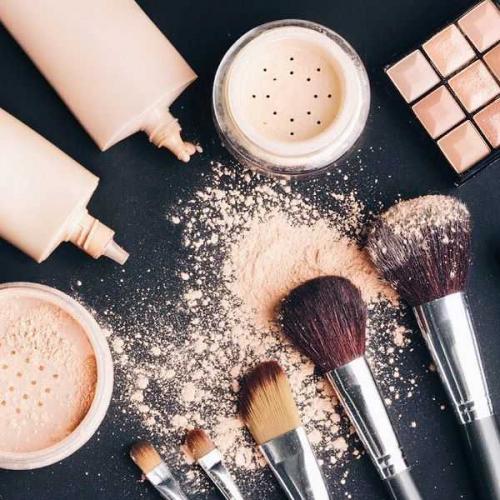 Что лучше пудра или тональный крем для жирной кожи. Что лучше: пудра или тональный крем? 16