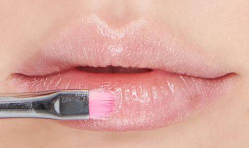 Блеск для губ. Как правильно наносить Блеск для губ?