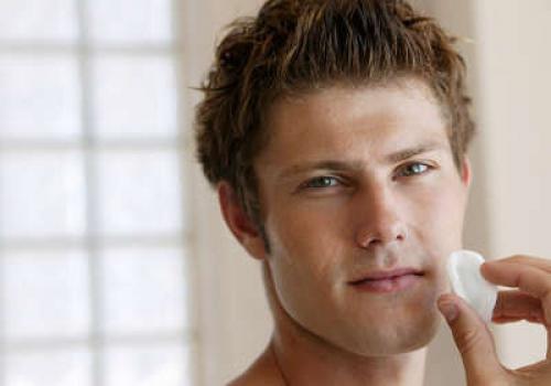 Пористая кожа у мужчин. Жирная кожа лица у мужчин