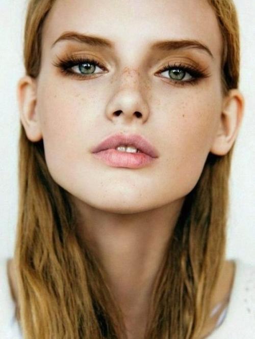 Повседневный макияж для рыжих. Поцелованная солнцем: какой макияж стоит сделать рыжеволосым девушкам (+ВИДЕО)