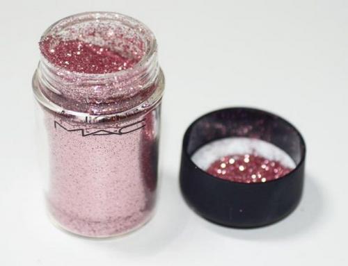 Жидкие тени для век с блестками. Лучшие бьюти-продукты за последний год