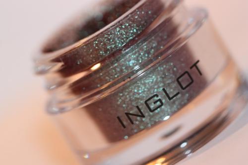 Жидкие тени для век с блестками. Лучшие бьюти-продукты за последний год