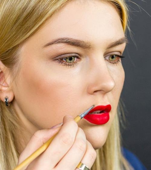 Как сделать помаду дома. Секрет изготовления матового блеска для губ