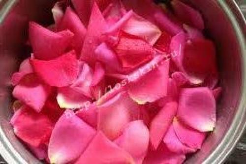 Как сделать розовую воду. Как приготовить розовую воду в домашних условиях
