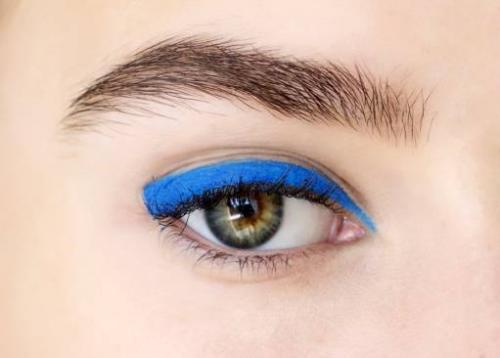 Подводка для глаз зеленая. Цветная подводка для зеленых глаз