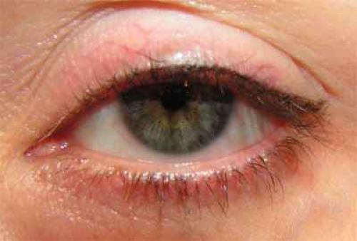 Подводка для глаз зеленая. Цветная подводка для зеленых глаз 26