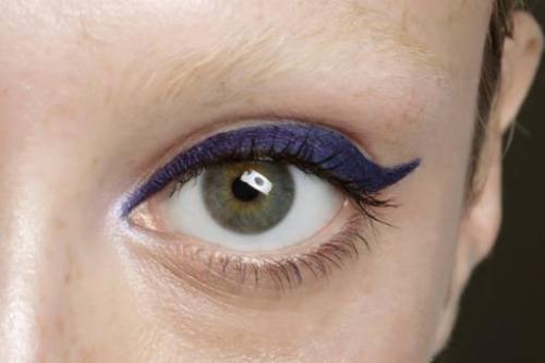 Подводка для глаз зеленая. Цветная подводка для зеленых глаз