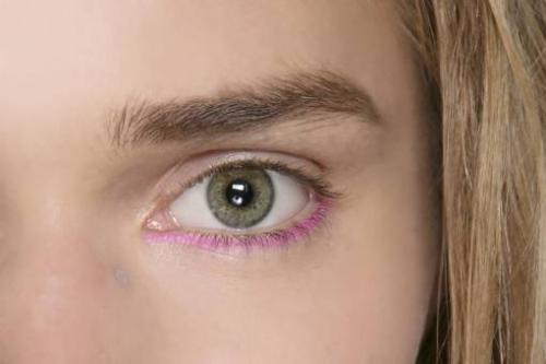 Подводка для глаз зеленая. Цветная подводка для зеленых глаз