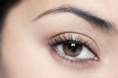 Шелушение кожи на бровях у женщин. Решение проблемы шелушащихся бровей