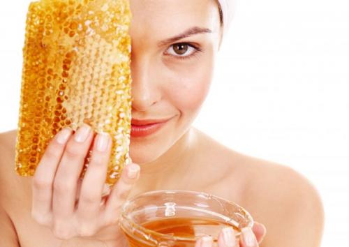 Скраб для лица из меда от черных точек. Рецепты масок с медом от черных точек