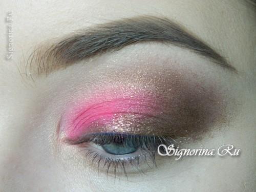 Макияж к розовому платью. Эффектный макияж под розовое платье: урок пошагово с фото 06