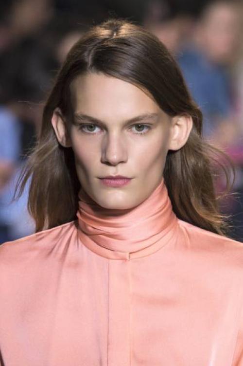 Макияж под платье цвета пыльной розы. Макияж под розовое платье: основные правила