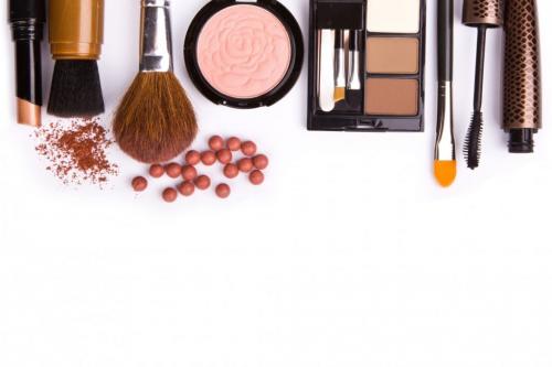 Можно ли пользоваться тушью после истечения срока годности. Можно ли пользоваться просроченной косметикой