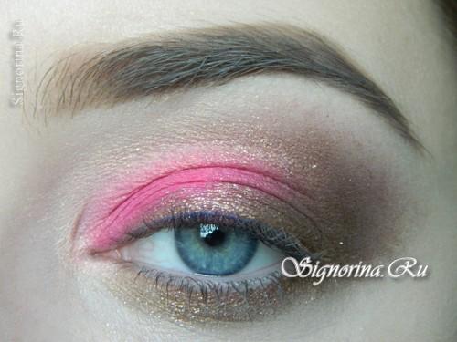 Макияж к розовому платью. Эффектный макияж под розовое платье: урок пошагово с фото 07