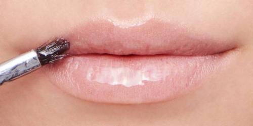 Блеск для губ с эффектом влажных губ. Как создать макияж губ с эффектом желе?