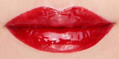 Блеск для губ с эффектом влажных губ. Как создать макияж губ с эффектом желе?