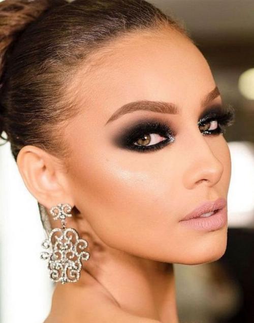 Макияж для брюнеток с карими глазами дневной. Правила наложения макияжа 17