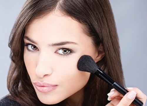 Техника нанесения румян. Второе правило: используйте качественную косметику