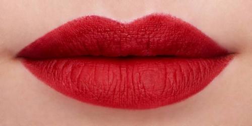 Блеск для губ с эффектом влажных губ. Как создать макияж губ с эффектом желе?