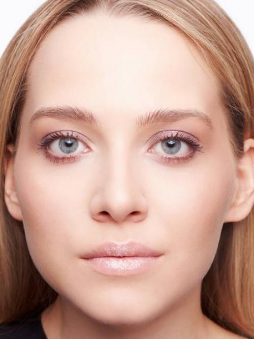 Блеск для губ с эффектом влажных губ. Как создать макияж губ с эффектом желе?