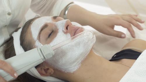 На лице кожное сало. Жирная кожа лица – причины 01 На лице кожное сало. Жирная кожа лица – причины 01