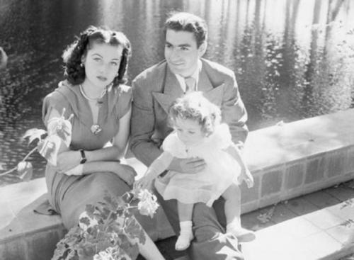 Фавзия Фуад королева ирана и египта 1939 очень красивая женщина. Она была последней принцессой Египта! Почему Фавзия Фуад отказалась от титула королевы?!