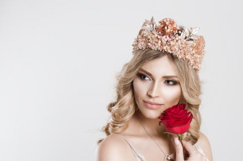 Женщина королева. Контакты