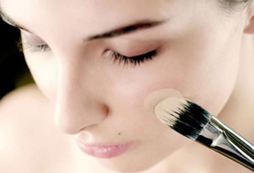 Как правильно наносить тональный крем пальцами. Как и чем лучше наносить тональный крем (тоналку) для создания идеального макияжа