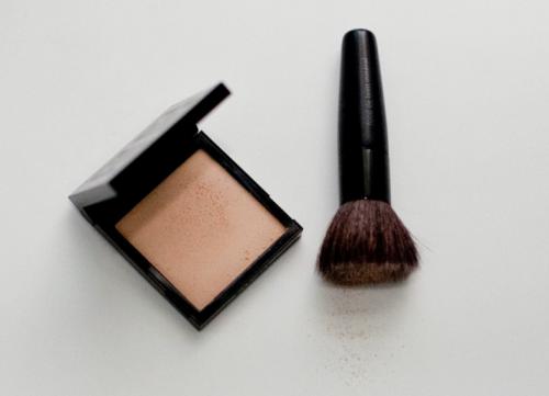 Что лучше для жирной кожи тональный крем или пудра. Что лучше: пудра или тональный крем? 16 Что лучше для жирной кожи тональный крем или пудра. Что лучше: пудра или тональный крем? 16