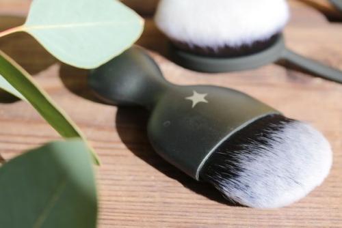 Кисть для тонального крема летуаль. Кисти Л’этуаль Magic Brush и Kabuki