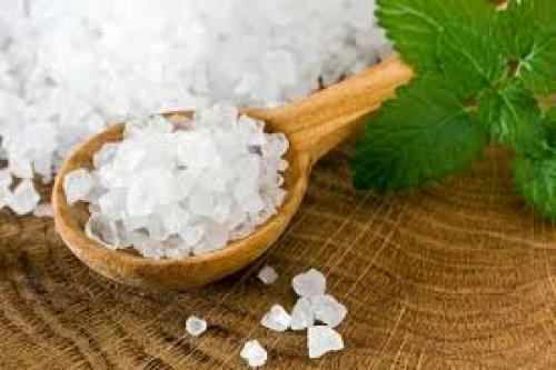 Скраб с морской солью для лица в домашних условиях. Морская соль для лица: применение в косметологии
