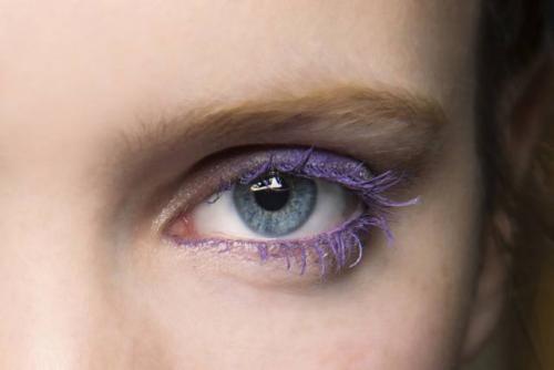 Какая помада подходит к синей туши. Фиолетовая тушь для ресниц