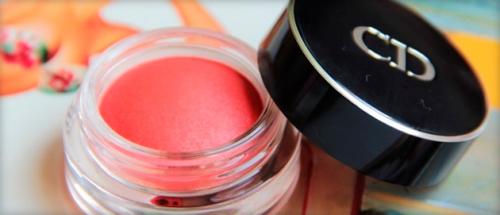 Румяна для брюнеток с голубыми глазами. Советы: какие румяна для макияжа лучше выбрать