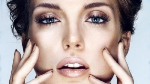 Макияж для голубых глаз брюнеток. Наилучшие варианты макияжа