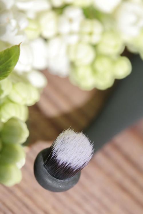 Кисть для тонального крема летуаль. Кисти Л’этуаль Magic Brush и Kabuki