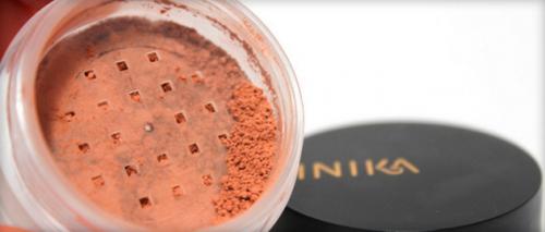 Румяна для брюнеток с голубыми глазами. Советы: какие румяна для макияжа лучше выбрать