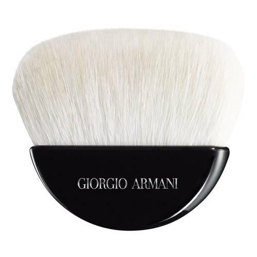 Как правильно наносить тональную основу. Как наносить тональную основу кистью?