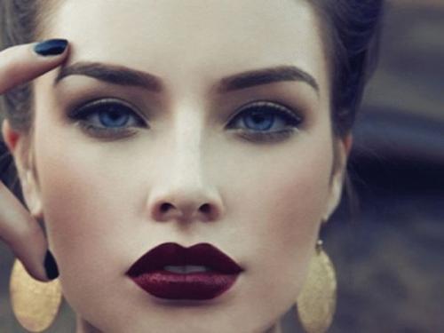 Макияж для серо голубых глаз и темных волос. Макияж для девушек с серыми глазами и темными волосами 10