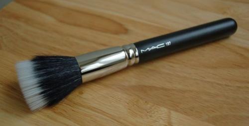 Кисть для тонального крема, как пользоваться. Какие есть виды