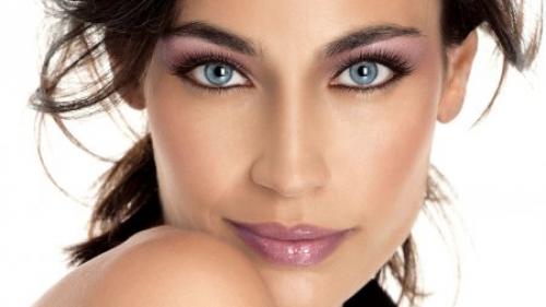 Макияж для голубых глаз брюнеток. Наилучшие варианты макияжа