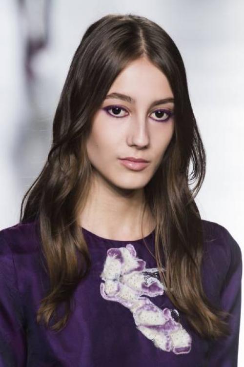 Какая помада подходит к синей туши. Фиолетовая тушь для ресниц