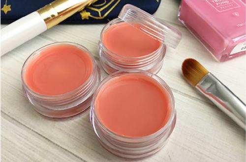 Как сделать блеск увеличивающий губы. Как самостоятельно сделать блеск для губ: инструкция с ингредиентами